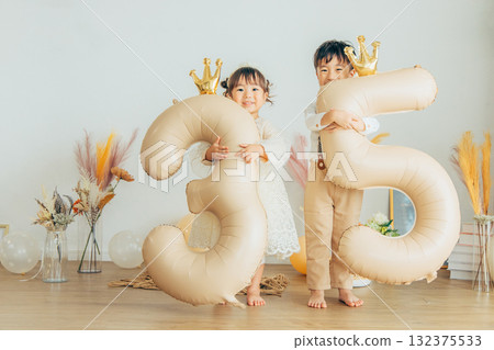 Children taking commemorative photos for Shichi-Go-San 132375533