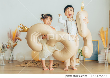 孩子們為七五三節拍攝紀念照片 132375535