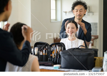 Man applying make-up to a woman 132375937