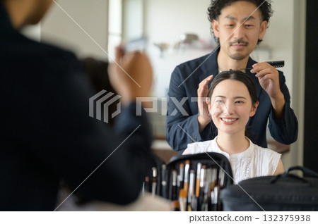 男人給女人化妝 132375938