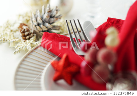 Christmas table coordination image 132375949