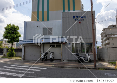 Osaka / Kashiwara Police Station Kashiwara Station Police Box (photographed in September 2025) Osaka / Kashiwara Police Station Kashiwara Station Police Box (photographed in September 2025) 132375992