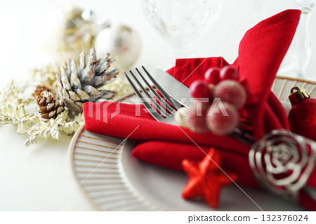 Christmas table coordination image 132376024