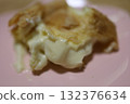 吃了一半的融化奶油泡芙 132376634
