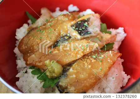 烤醃鯖魚蓋飯 132378260