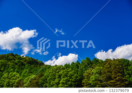 木曾的藍天與新綠的山巒 木曾的藍天與新綠的山巒 132379079