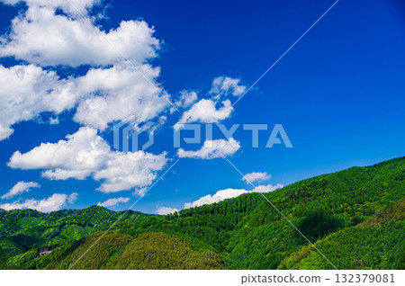 木曾的藍天與新綠的山巒 木曾的藍天與新綠的山巒 132379081