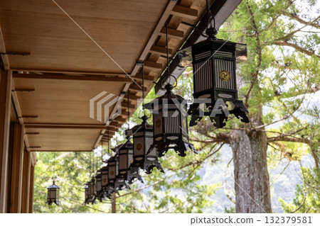 Hanging lanterns at Tenkawa Daibenten (photographed in August 2025) 132379581