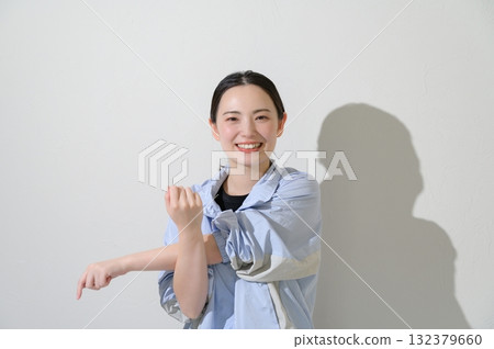 Japanese woman stretching on white background 132379660