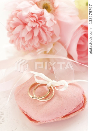 Heart-shaped Monaka and wedding ring Heart-shaped Monaka and wedding ring 132379767