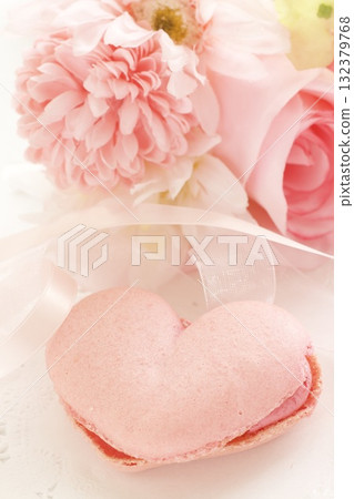 Heart-shaped Monaka Heart-shaped Monaka 132379768