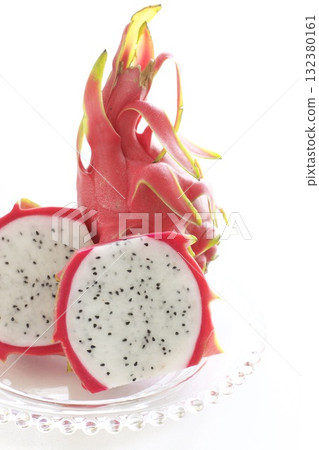 Dragon fruit cut 132380161