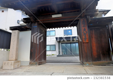 Akashi City, Mikuniyama, Daishoji Temple, Main Gate Akashi City, Mikuniyama, Daishoji Temple, Main Gate 132381538