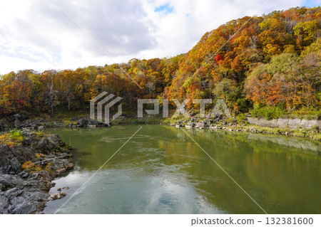Autumn at Kamuikotan 132381600