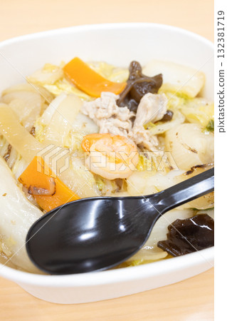 Delicious Chinese bowl lunch 132381719