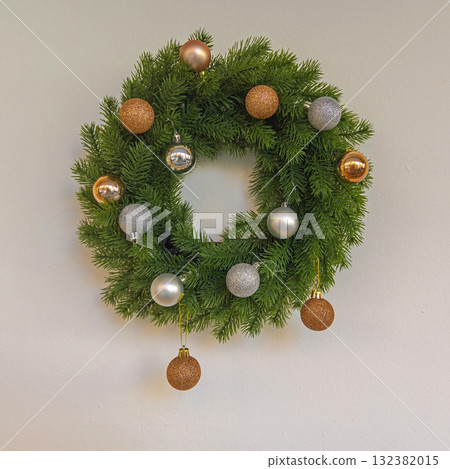 Christmas Wreath Wall 132382015