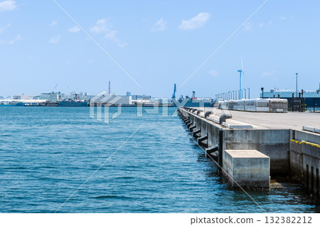 Yokohama Port Pier and Industrial Area: Clear Blue Sky and Port Scenery Yokohama Port Pier and Industrial Area: Clear Blue Sky and Port Scenery 132382212
