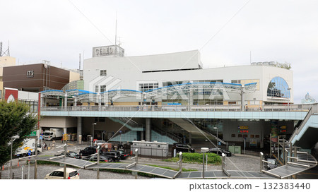 從JR橫濱線相模原站東口看到的站房與站前環島 132383440