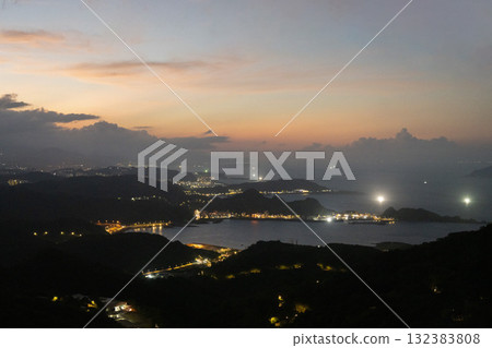 從九份/台灣看到的傍晚山脈和東海 132383808