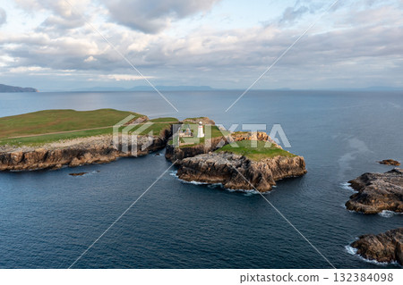 Aerial view of Rathlin O'Birne island in County Donegal, Irleand 132384098