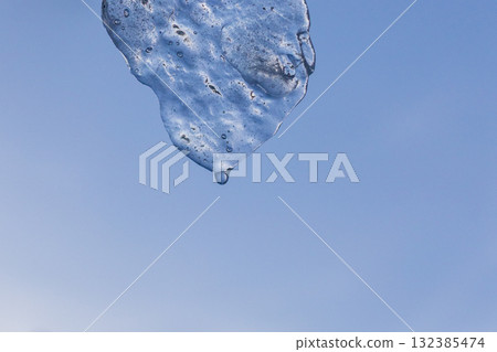 從冰上落下的水滴 從冰上落下的水滴 132385474