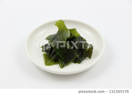 新鮮時令裙帶菜，色澤深綠，口感清新 132385576