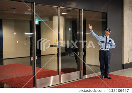 Security guard, guard, senior man Security guard, guard, senior man 132386427