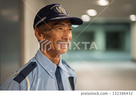 Security guard, guard, senior man 132386432