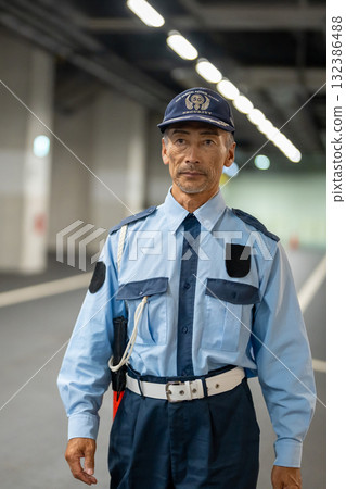 保安，老人 132386488