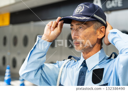 Security guard, guard, senior man 132386490