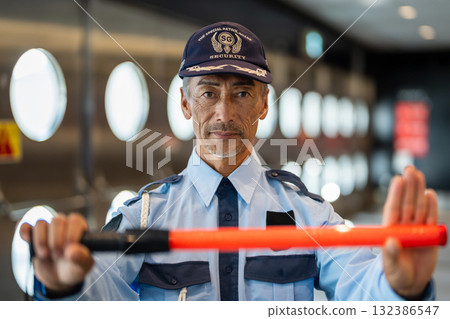 保安,老人 保安,老人 132386547