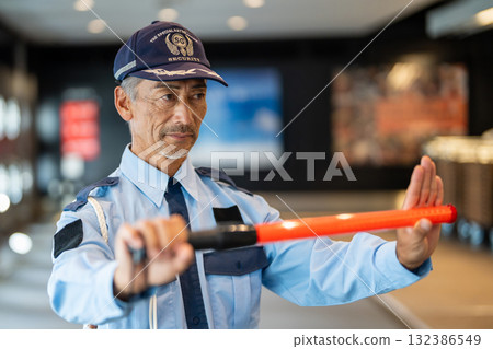 Security guard, senior man Security guard, senior man 132386549
