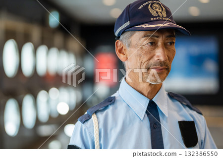 Security guard, guard, senior man 132386550