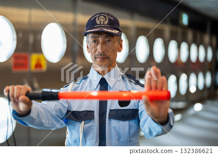 保安，老人 132386621