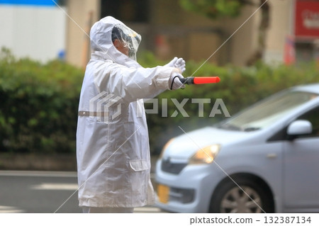 Traffic guide 132387134