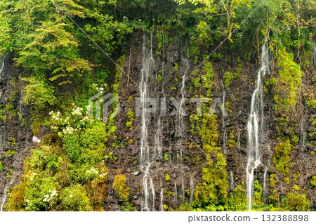 白絲瀑布的水流 132388898