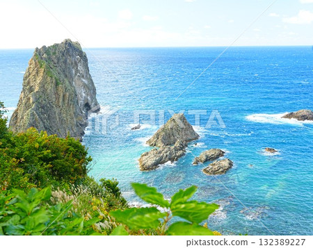 北海道的壯麗景色：積丹半島的島武海岸 132389227