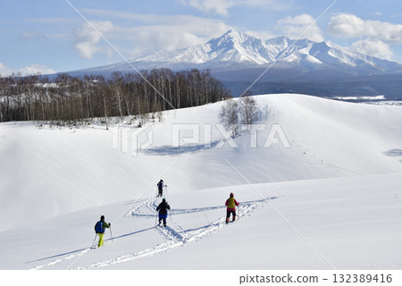 February: Hoshikazenooka Snowshoe Trekking and Mt. Shari February: Hoshikazenooka Snowshoe Trekking and Mt. Shari 132389416