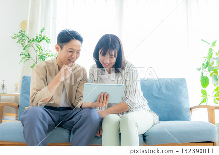 A couple looking at a tablet 132390011