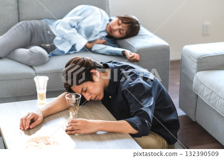 Drunk men and women Drunk men and women 132390509