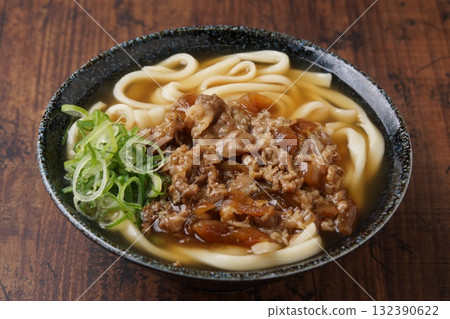 與烏冬面的肉烏冬面 132390622