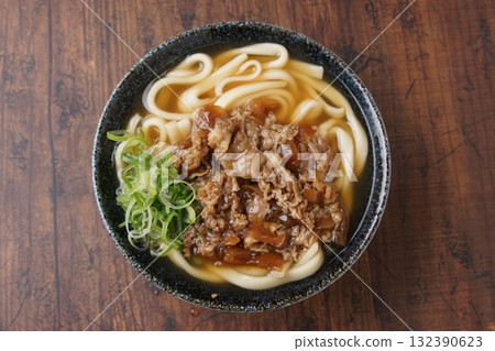 與烏冬面的肉烏冬面 132390623