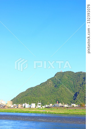 Scenery of the Nagara River and Mount Kinka in Gifu City, Gifu Prefecture 132391076