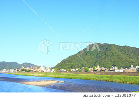 Scenery of the Nagara River and Mount Kinka in Gifu City, Gifu Prefecture 132391077