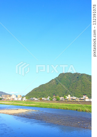Scenery of the Nagara River and Mount Kinka in Gifu City, Gifu Prefecture 132391078