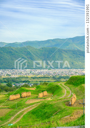 Rice terraces and the scenery of Zenkoji Plain [Obasute Rice Terraces] 132391991