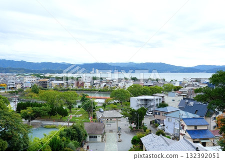 從和歌山市和歌浦天滿宮俯瞰禦手洗池公園和和歌浦灣 從和歌山市和歌浦天滿宮俯瞰禦手洗池公園和和歌浦灣 132392051