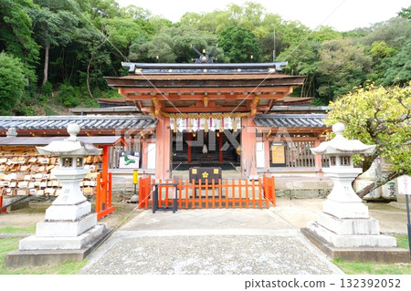 和歌浦天滿宮坐落在和歌山市的山脈中 [十月] 132392052