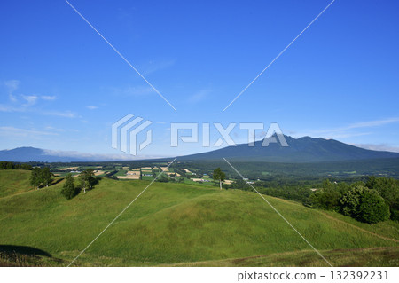 八月的星空微風山和斜里山 132392231