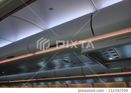 頭頂行李艙 132392509